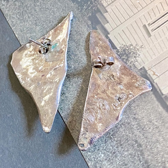 Artisan Made Sterling & Black Onyx Liquid Textured Triangle Pierced Earrings. - Picture 8 of 13